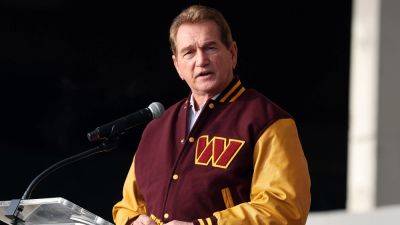 Robert Griffin III (Iii) - NFL legend Joe Theismann gives free cars to service members for Army-Navy game - foxnews.com - county Miami - county Oakland - area District Of Columbia