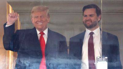 Trump - Ron Desantis - President-elect Trump arrives at Army-Navy game to 'USA' chants, salutes during national anthem - foxnews.com - Usa - Washington - Jordan
