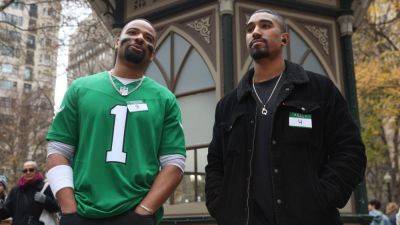 Philadelphia hosts Hurts look-alike competition before Eagles game - ESPN