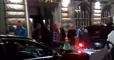 Paul Maccartney - Paul McCartney fans serenade star as he's seen leaving luxury Manchester hotel - manchestereveningnews.co.uk