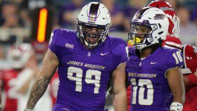 Lynne Sladky - James Madison - James Madison football star empties the quiver in celebration during bowl game win - foxnews.com - state Indiana
