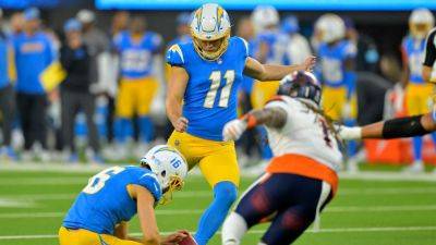 Obscure rule leads to Chargers making NFL's first fair-catch kick since 1976 - ESPN