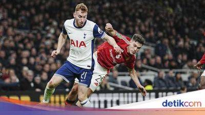 Jonny Evans - Fraser Forster - Tottenham Hotspur - Ruben Amorim - Amorim Sebut MU Kalah Gegara Meleng 8 Menit - sport.detik.com