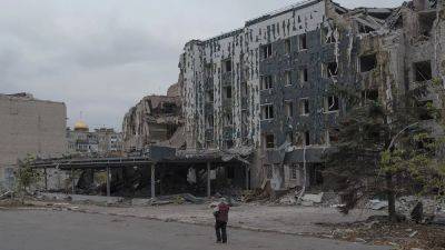 Russian troops close in on eastern Ukraine's Pokrovsk