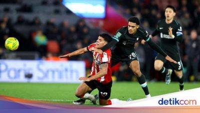 Saat Quansah 'Selamat' dari Kartu Merah di Carabao Cup