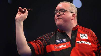 Stephen Bunting battles backs at the World Championship