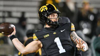 Iowa QB Brendan Sullivan (ankle) to return for Music City Bowl - ESPN