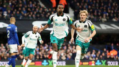 Isak hits hat-trick as Newcastle hammer Ipswich 4-0 away