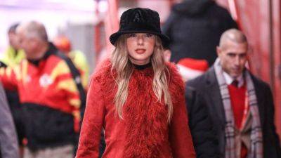 Taylor Swift arrives to support Travis Kelce for Texans-Chiefs - ESPN