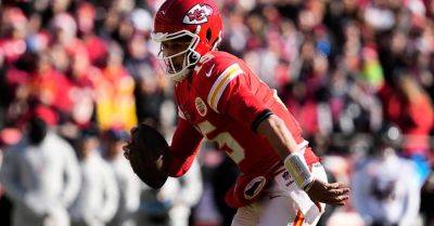 Kansas City Chiefs beat Houston Texans to close on top seed