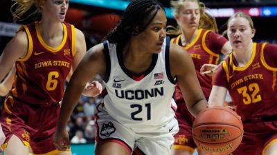 UConn's Sarah Strong is women's hoops' top freshman -- and a soon-to-be-star - ESPN