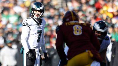 Kenny Pickett TD pass, Saquon Barley scoring run for Eagles - ESPN