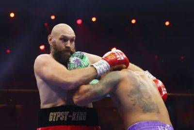 Fury vs Usyk: Round four and Five
