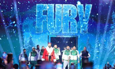 Live updates: Usyk, Fury get to the ring