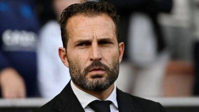 Relegation battling Valencia sack manager Baraja