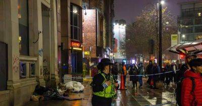 A.Greater - Huge police scene at Piccadilly Gardens as area cordoned off outside bank - manchestereveningnews.co.uk