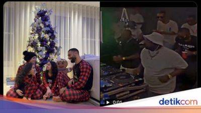 Mohamed Salah - Meme Kocak Fans Rival Liverpool Sambut Gembira Foto Natal Mo Salah - sport.detik.com - Liverpool