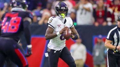 Lamar Jackson passes Michael Vick for most rushing yards by NFL QB - ESPN