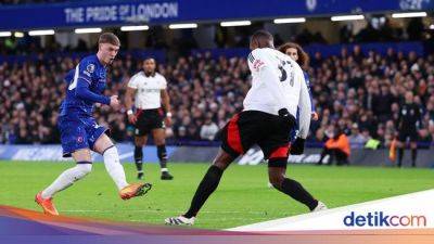 Marc Cucurella - Robert Sanchez - Cole Palmer - Bernd Leno - Calvin Bassey - Levi Colwill - Babak Pertama - Liga Inggris - Chelsea Vs Fulham: The Blues Unggul 1-0 di Babak Pertama - sport.detik.com