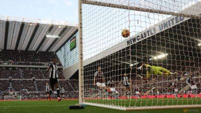 Newcastle crush 10-man Villa 3-0