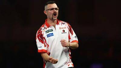Damon Heta thrills Ally Pally with nine-darter as play resumes