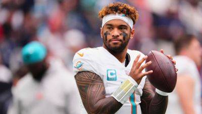 Dolphins downgrade Tua Tagovailoa to doubtful with hip injury - ESPN