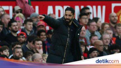 Amorim Tidak Suka Dibuatkan Chant oleh Fans MU