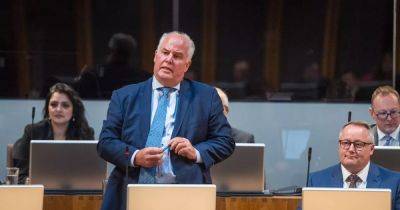 International - Welsh Conservative leader Andrew RT Davies quits despite narrowly surviving no-confidence vote - walesonline.co.uk - Britain
