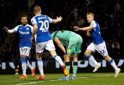 Graham Alexander - Mark Bonner - Luke Cawdell - Tom Nichols - George Lapslie - Oli Hawkins - Tim Dieng - Medway Sport - Bradford City negotiate deal for Gillingham midfielder George Lapslie – a move which would free up funds for manager Mark Bonner in the January transfer window - kentonline.co.uk - county Bonner