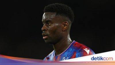 Sam Morsy - Marc Guehi - Oliver Glasner - Liga Inggris - Marc Guehi Kena Tegor FA Perkara Ban Kapten Pelangi - sport.detik.com