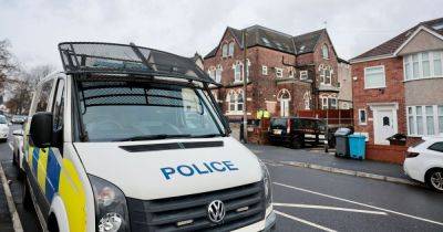 Armed police swarm Manchester street after 'shots fired' in early hours - latest updates - manchestereveningnews.co.uk