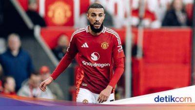 Sam Morsy - Marc Guehi - Noussair Mazraoui - Liga Inggris - Noussair Mazraoui Tolak Pakai Jaket LGBT, Skuad MU Kompak Ikutan! - sport.detik.com