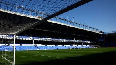 Everton out to dent Liverpool's title bid in last Goodison league derby