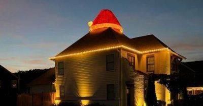 'King of Christmas' covers roof with giant Santa Claus hat – and it's impressive - manchestereveningnews.co.uk - state Alabama