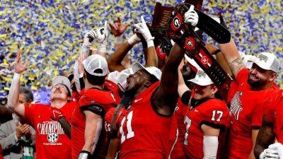 Georgia jumps to No. 2 behind No. 1 Oregon in AP Top 25 - ESPN