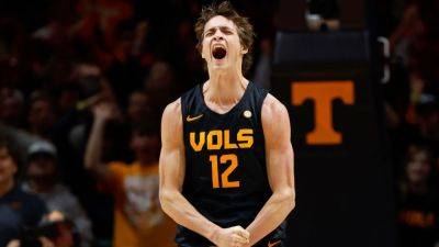 Tennessee grabs No. 1 in AP Top 25 poll after massive shakeup - ESPN