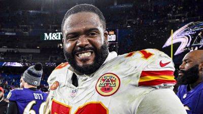 Chiefs' Donovan Smith hints that post-Super Bowl plans might include Jets