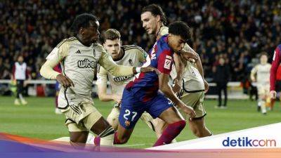 Robert Lewandowski - Jules Kounde - Liga Spanyol - Barcelona Vs Granada: Drama 6 Gol, Laga Tuntas 3-3 - sport.detik.com