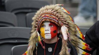 Young, Native American Chiefs Fan Suing Deadspin Shows Up To Super Bowl In Face Paint, Headdress - foxnews.com - Usa