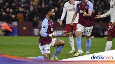 Foto Aston Villa Vs MU: Douglas Luiz Joget Dulu, Kalah Kemudian - sport.detik.com