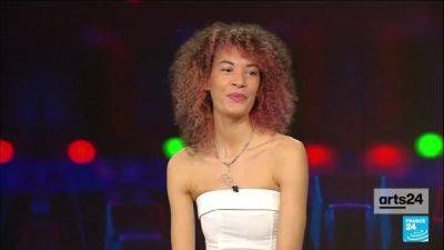 Jennifer Lopez - Music show: Jäde puts hip-hop spin on chanson française - france24.com - France