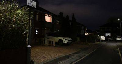 Police swoop on 'quiet' cul-de-sac and arrest man on suspicion of dealing drugs - manchestereveningnews.co.uk