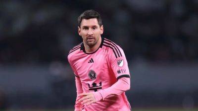 Messi has 'invitation' to play for Argentina at Mascherano