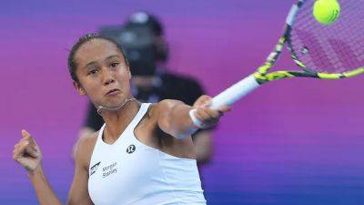 Leylah Fernandez takes down 5th seed Qinwen Zheng to reach Qatar Open quarterfinals