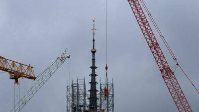 Summer Olympics - Notre Dame reveals new spire and golden rooster as scaffolding removed - euronews.com - France