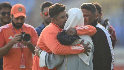 Shreyas Iyer - Anil Kumble - Watch: Sarfaraz Khan Hugs Father, Wipes Off Wife's Tears After Getting Test Cap - sports.ndtv.com - India