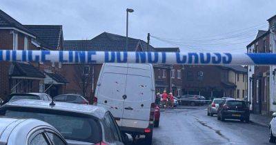 Routine police check in Rochdale descends into chaos as streets shut off and homes evacuated - manchestereveningnews.co.uk