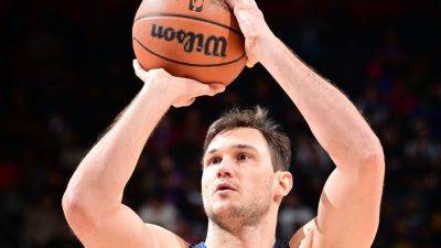 Danilo Gallinari agrees to sign with Bucks for rest of season, agent says - ESPN
