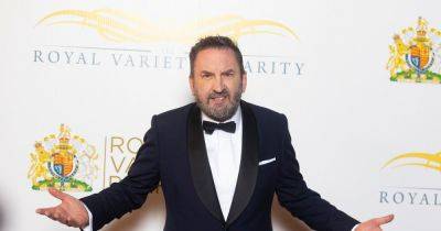 The 1% Club's Lee Mack's real life - real name, job before fame, sacking and rarely-seen wife - manchestereveningnews.co.uk - Usa - county Norfolk