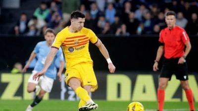 Last-gasp Lewandowski penalty gives Barcelona win at Celta